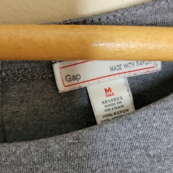 Gap | Gray Short Sleeve Tee with Back Zipper Size Medium Tall - Picture 3 of 5